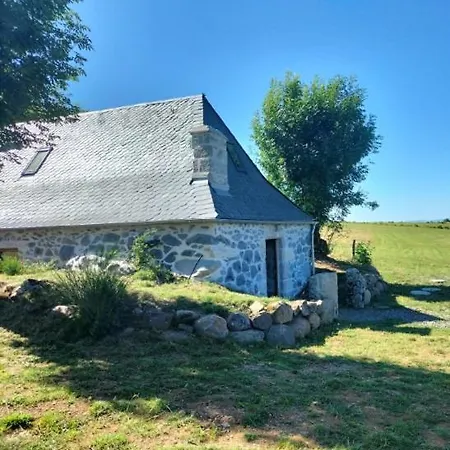 Location D'un Buron Sur L'aubrac シャレー Lacalm