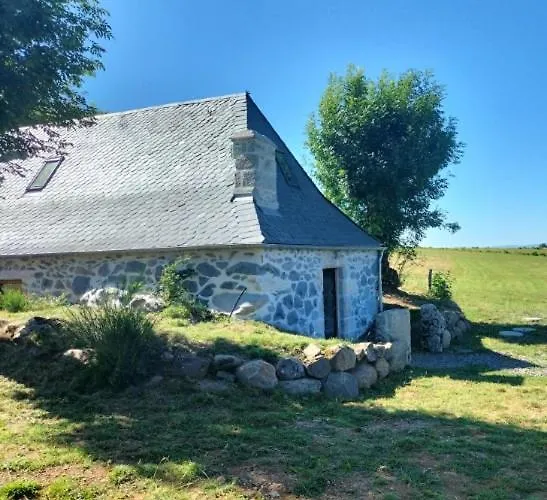Location D'un Buron Sur L'aubrac Chalet Lacalm